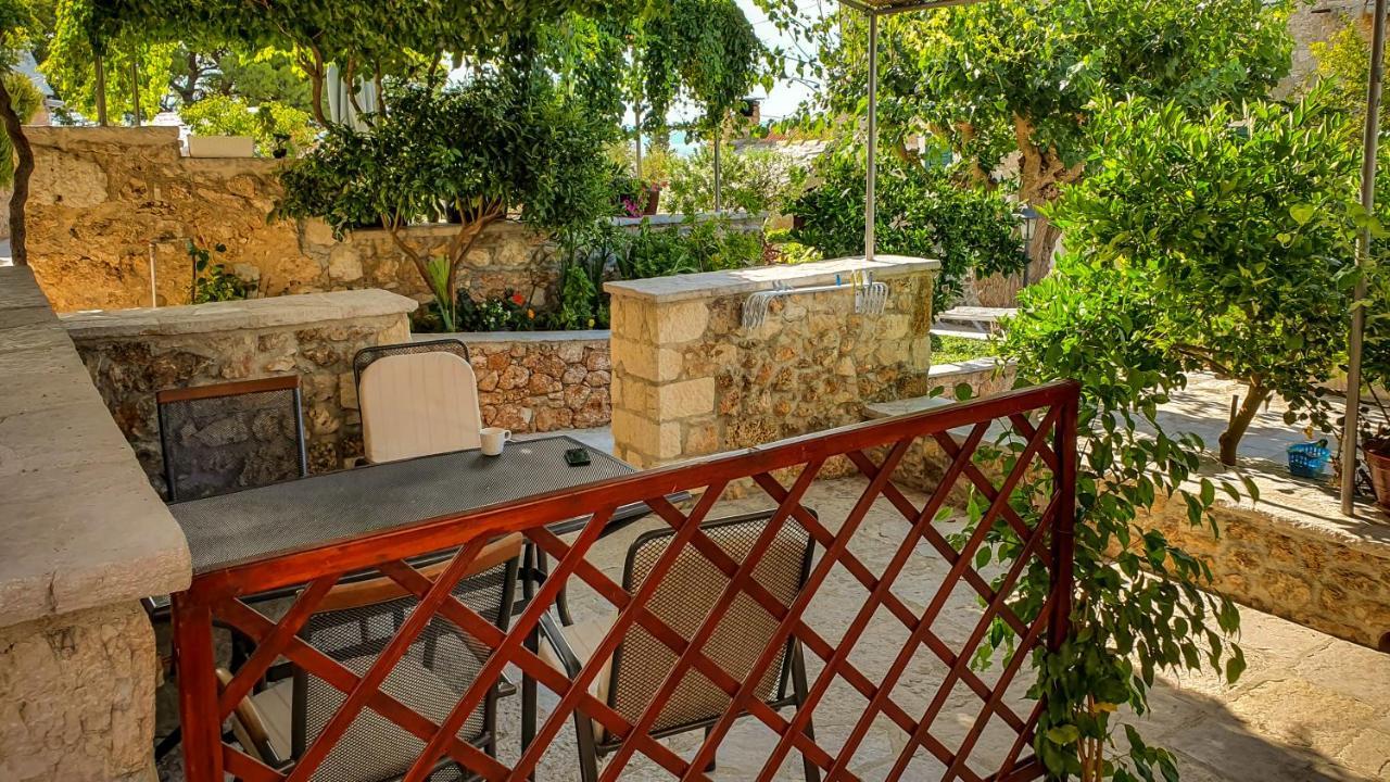 Apartments Obala Бол Екстериор снимка