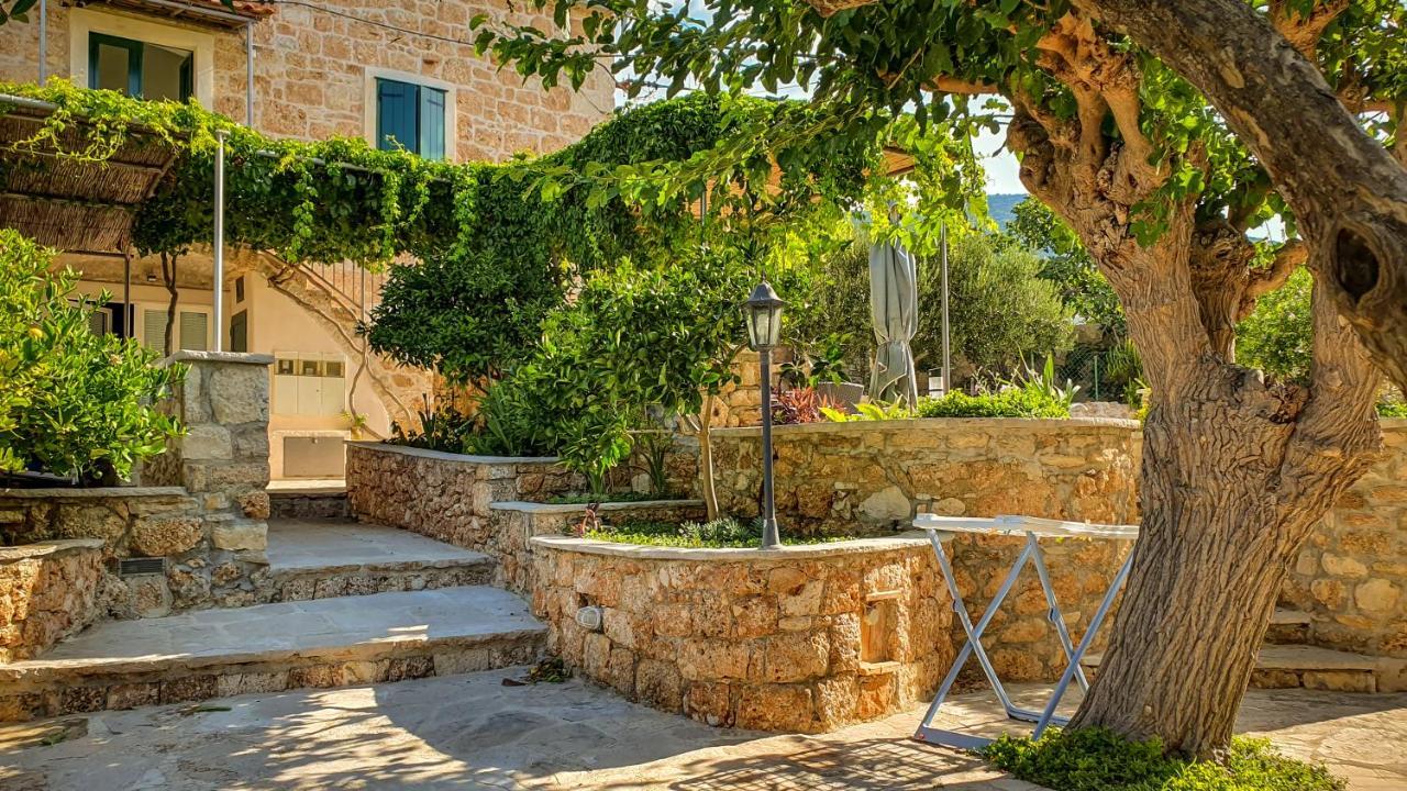 Apartments Obala Бол Екстериор снимка