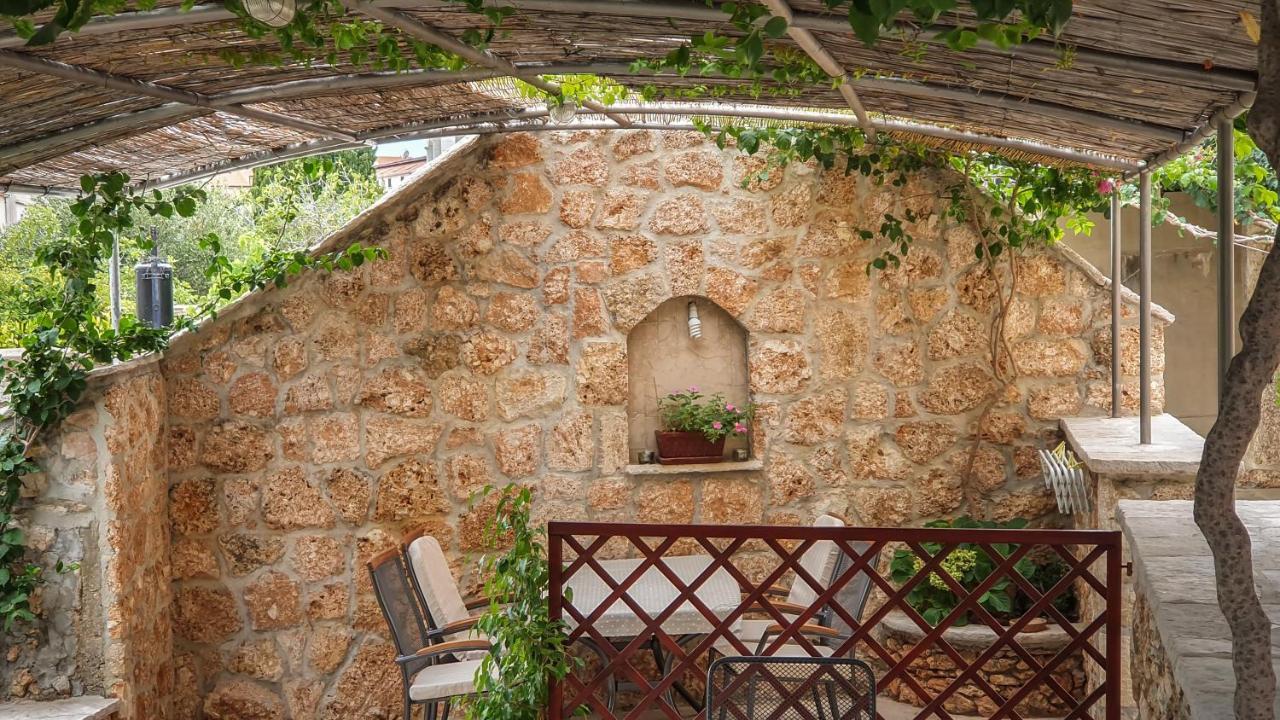Apartments Obala Бол Екстериор снимка