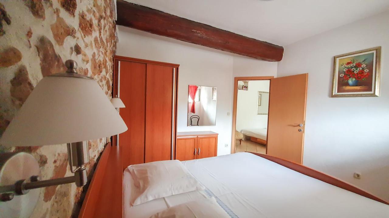 Apartments Obala Бол Екстериор снимка