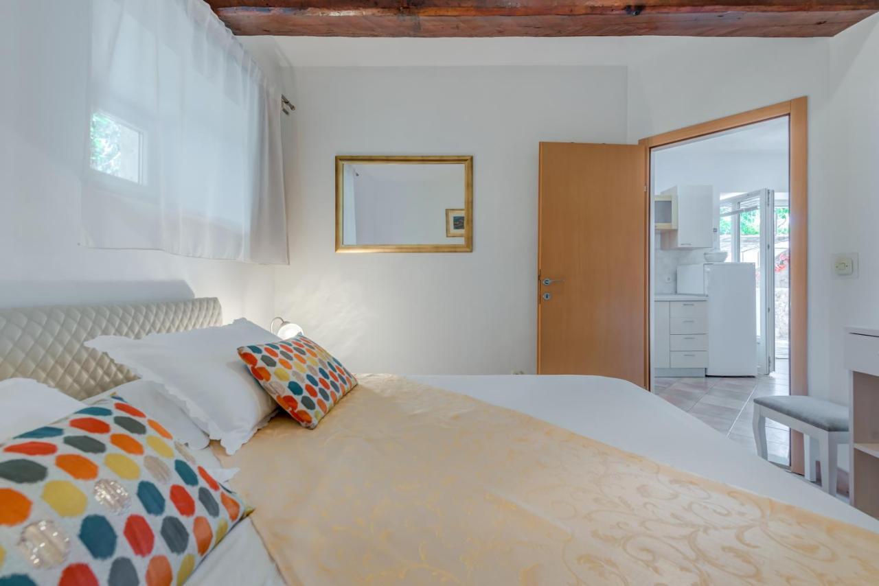 Apartments Obala Бол Екстериор снимка