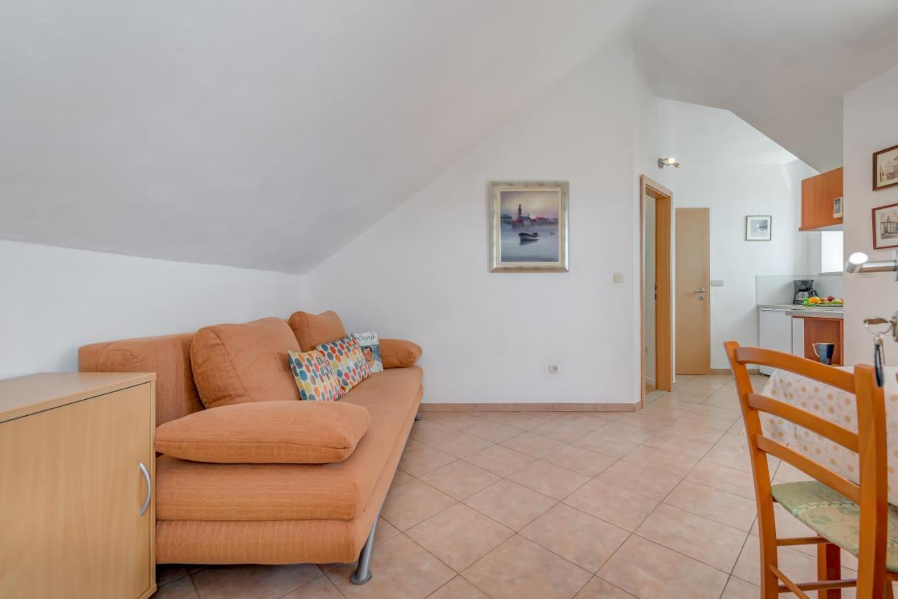 Apartments Obala Бол Екстериор снимка