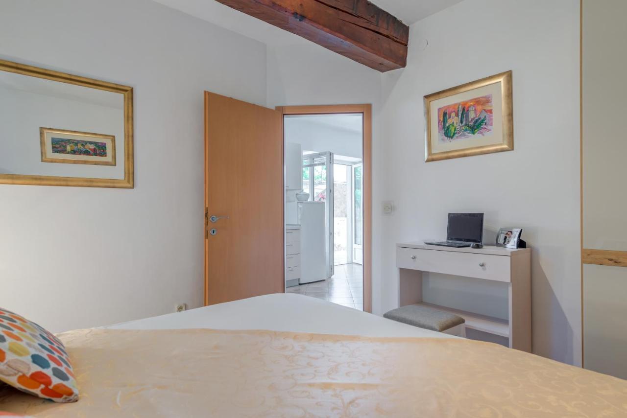 Apartments Obala Бол Екстериор снимка