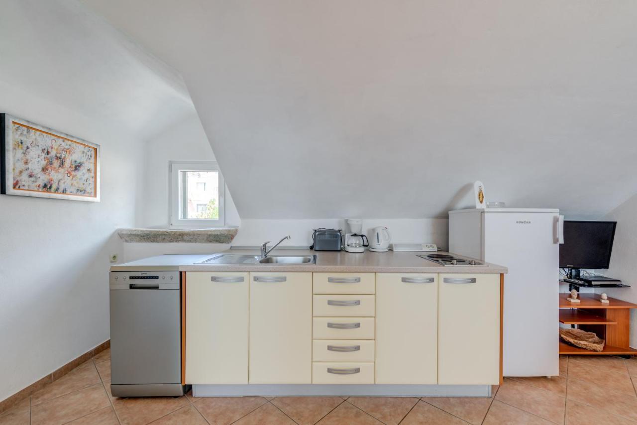 Apartments Obala Бол Екстериор снимка