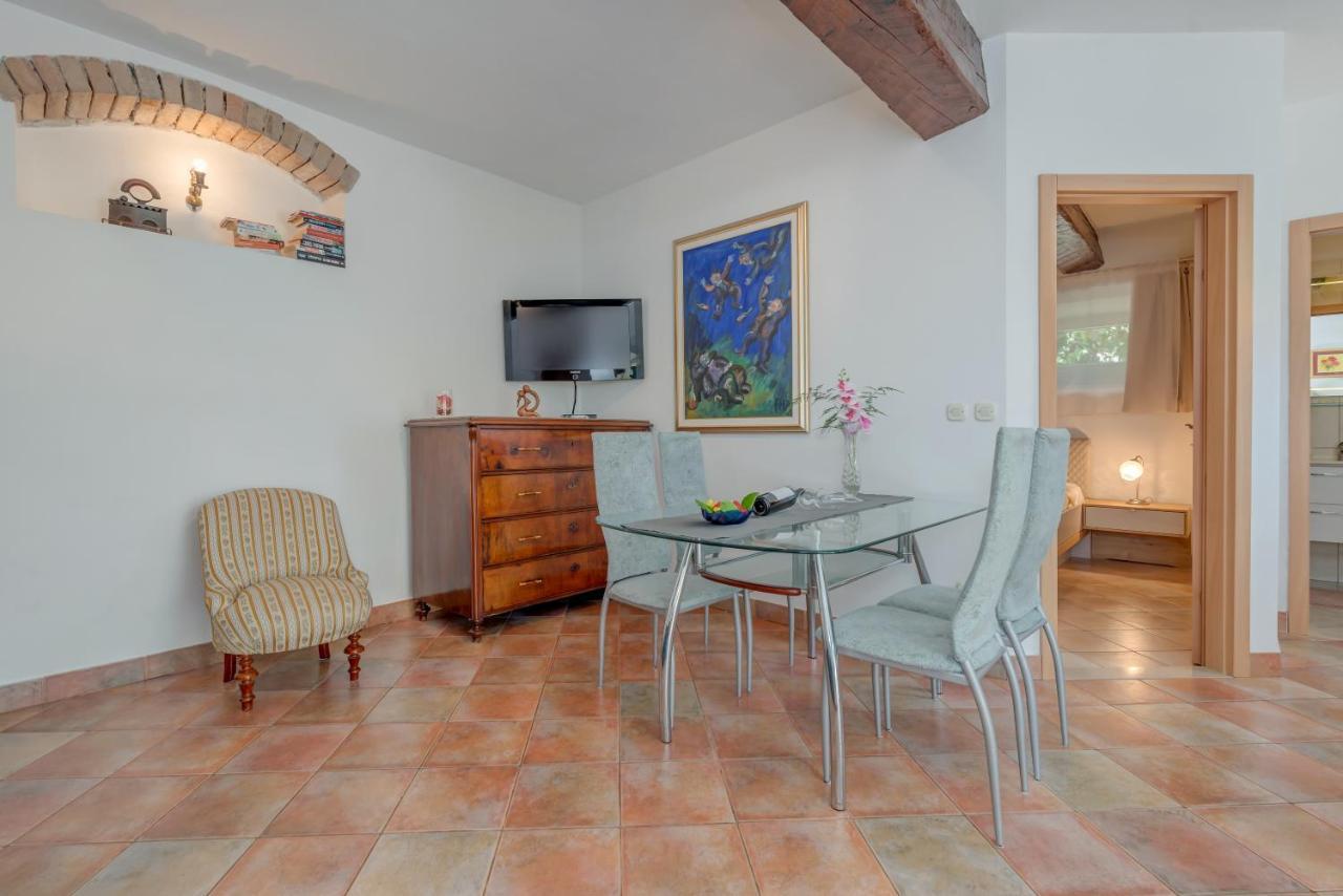 Apartments Obala Бол Екстериор снимка
