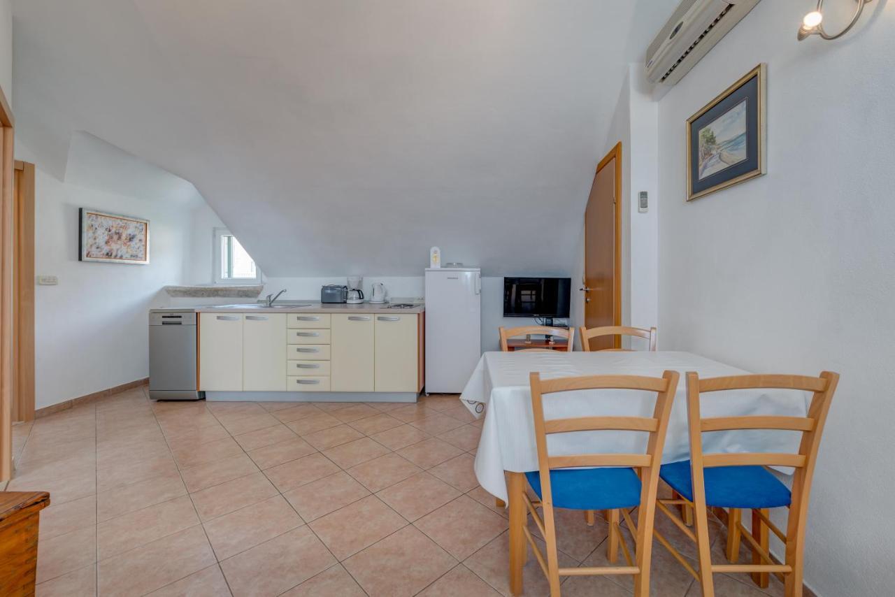 Apartments Obala Бол Екстериор снимка