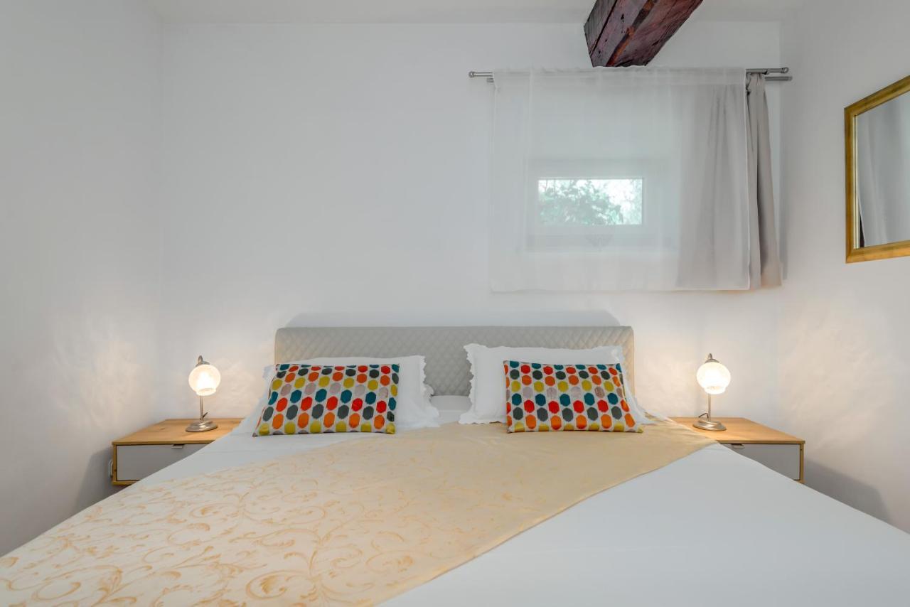 Apartments Obala Бол Екстериор снимка