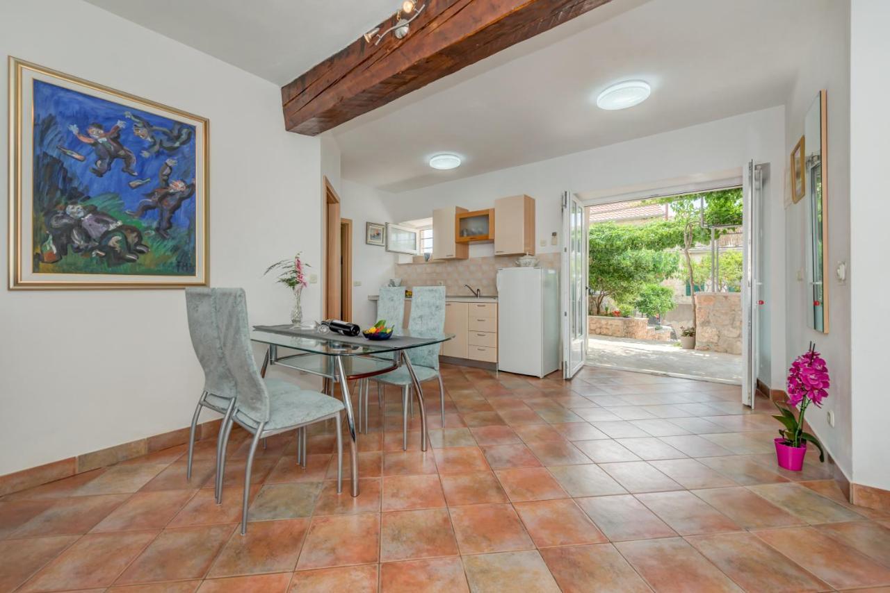 Apartments Obala Бол Екстериор снимка