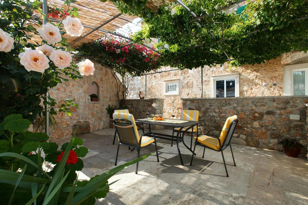 Apartments Obala Бол Екстериор снимка