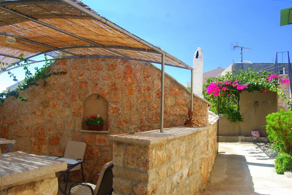 Apartments Obala Бол Екстериор снимка