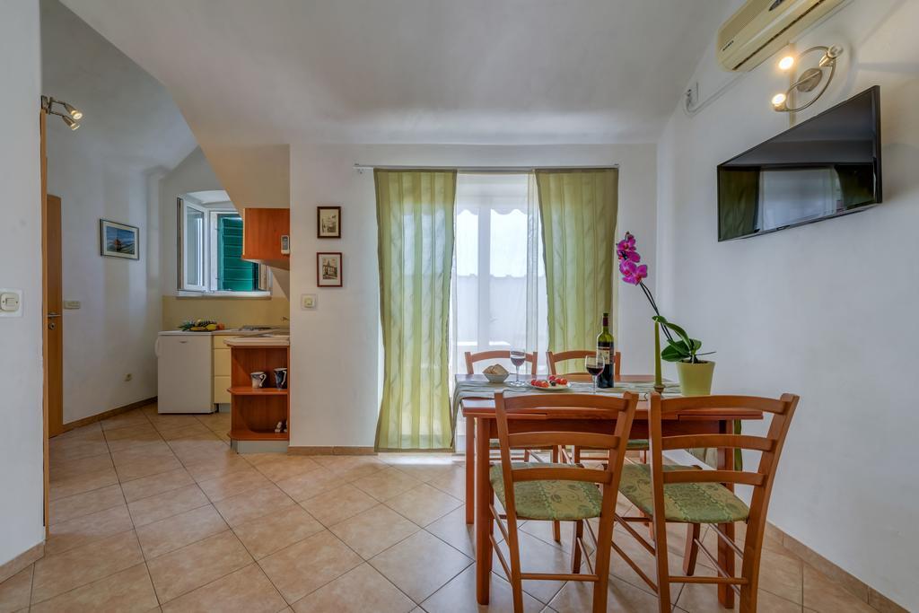 Apartments Obala Бол Екстериор снимка