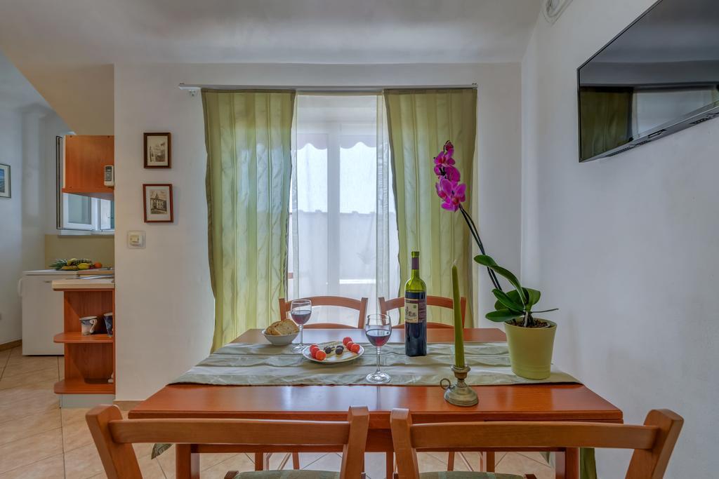 Apartments Obala Бол Екстериор снимка