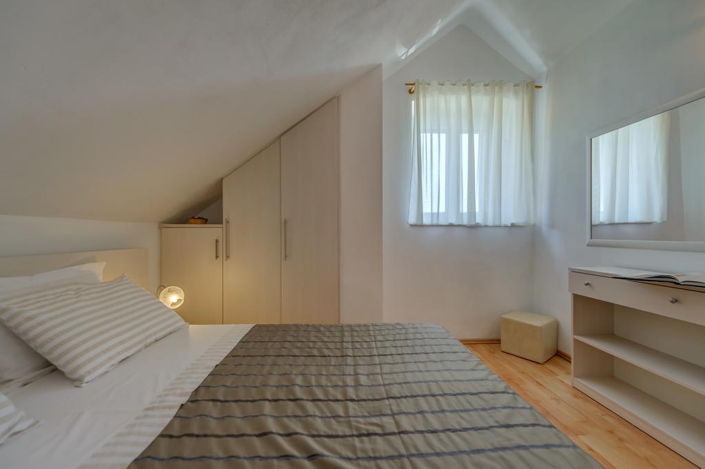Apartments Obala Бол Екстериор снимка