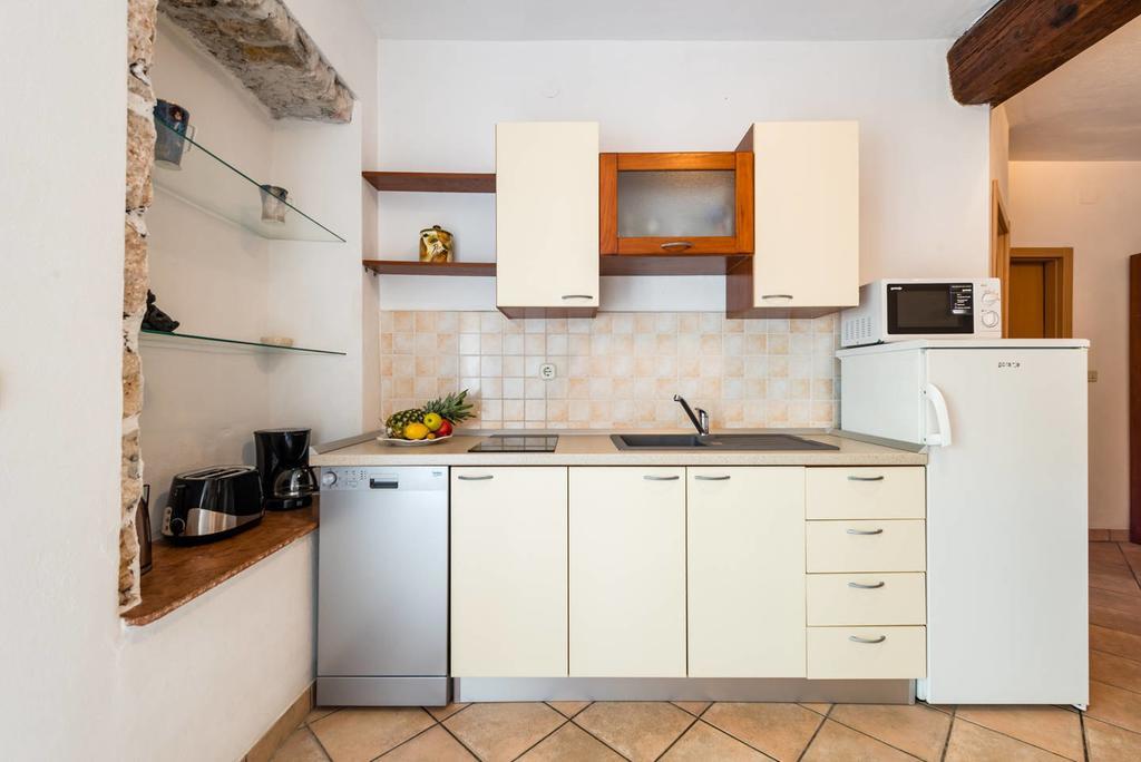 Apartments Obala Бол Екстериор снимка