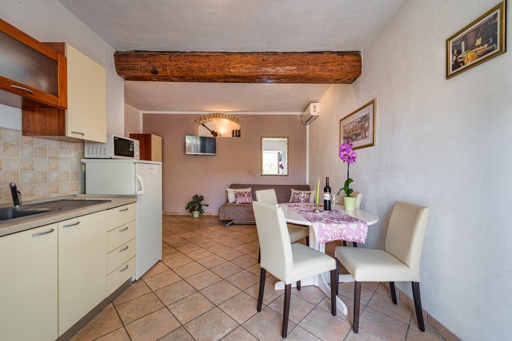 Apartments Obala Бол Екстериор снимка